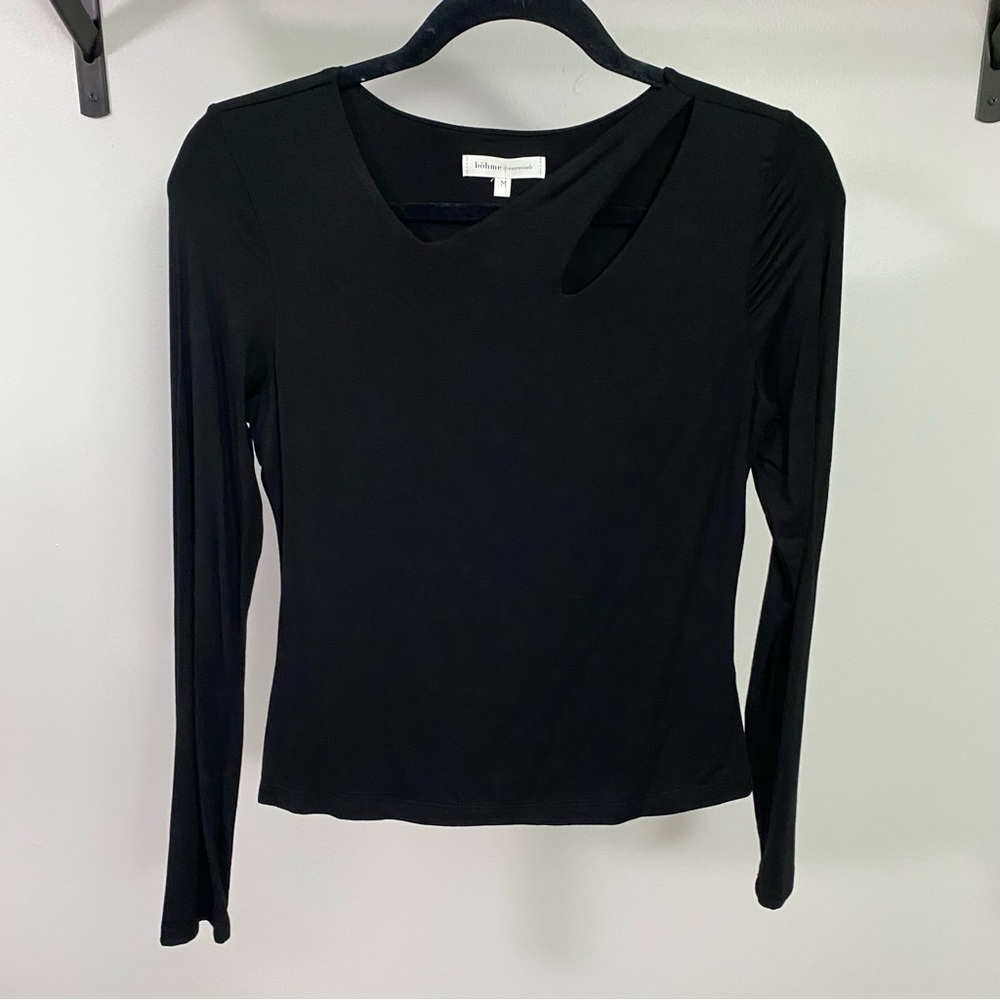 ⭐️ 2/$30 ⭐️ Black Fitted Long-Sleeved Cut-Out Top